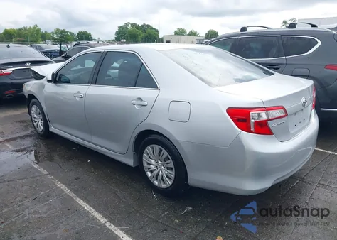 2014 Toyota Camry L/Le/Xle/Se/Se Sport z USA, uszkodzony, nr VIN 4T1BF1FK8EU448844